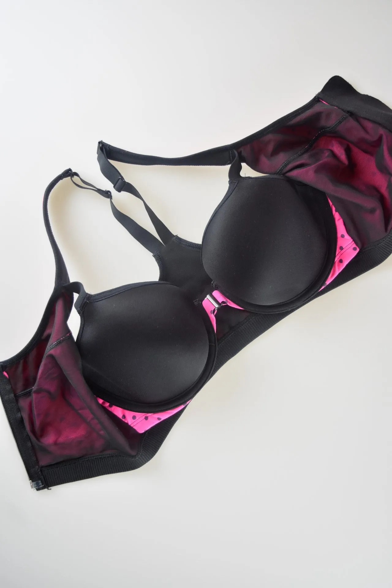 Victoria's Secret Knockout Front-Close VSX Sport Bra Rosa Cierre enfrente 34D