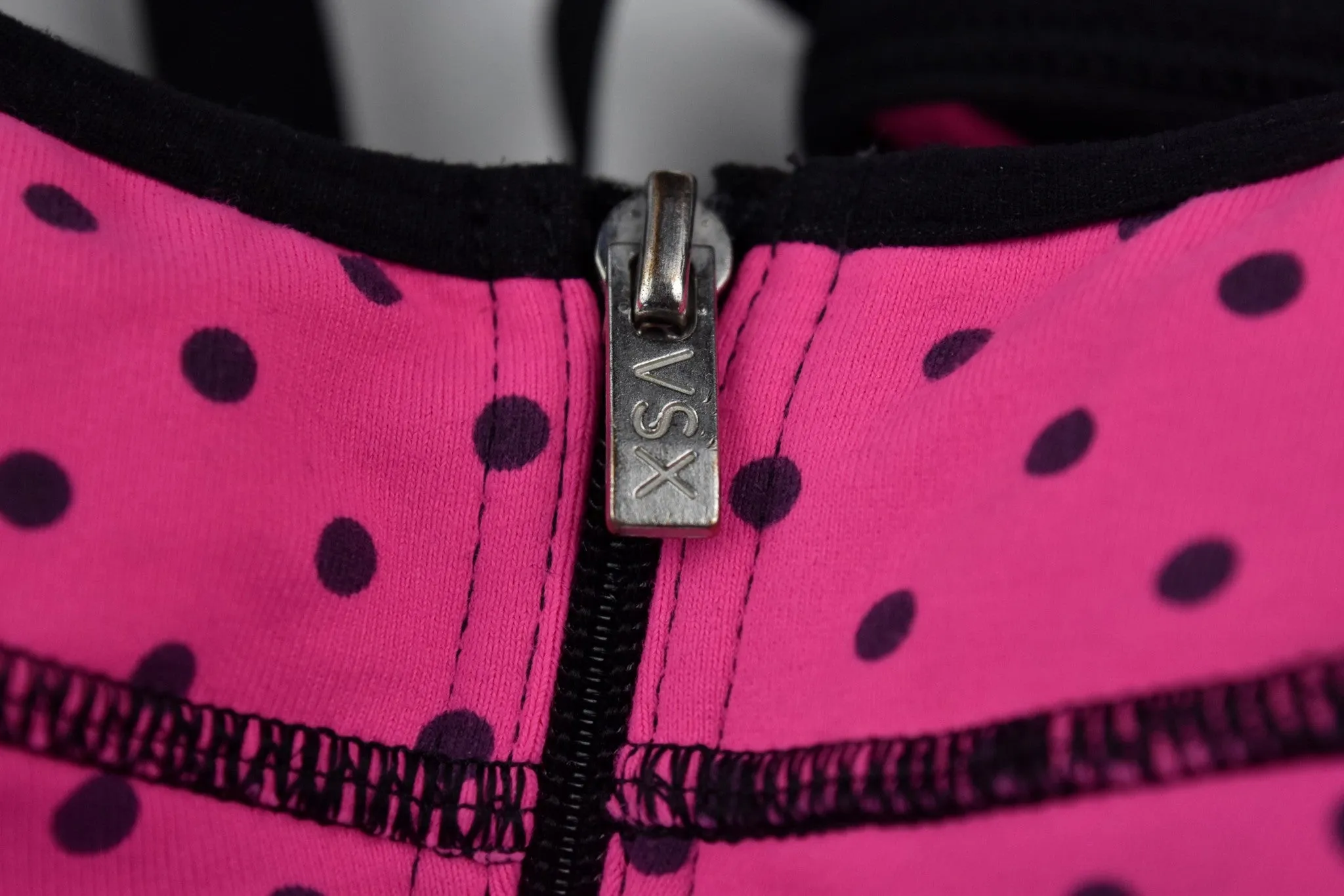 Victoria's Secret Knockout Front-Close VSX Sport Bra Rosa Cierre enfrente 34D
